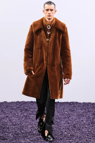 Look 10